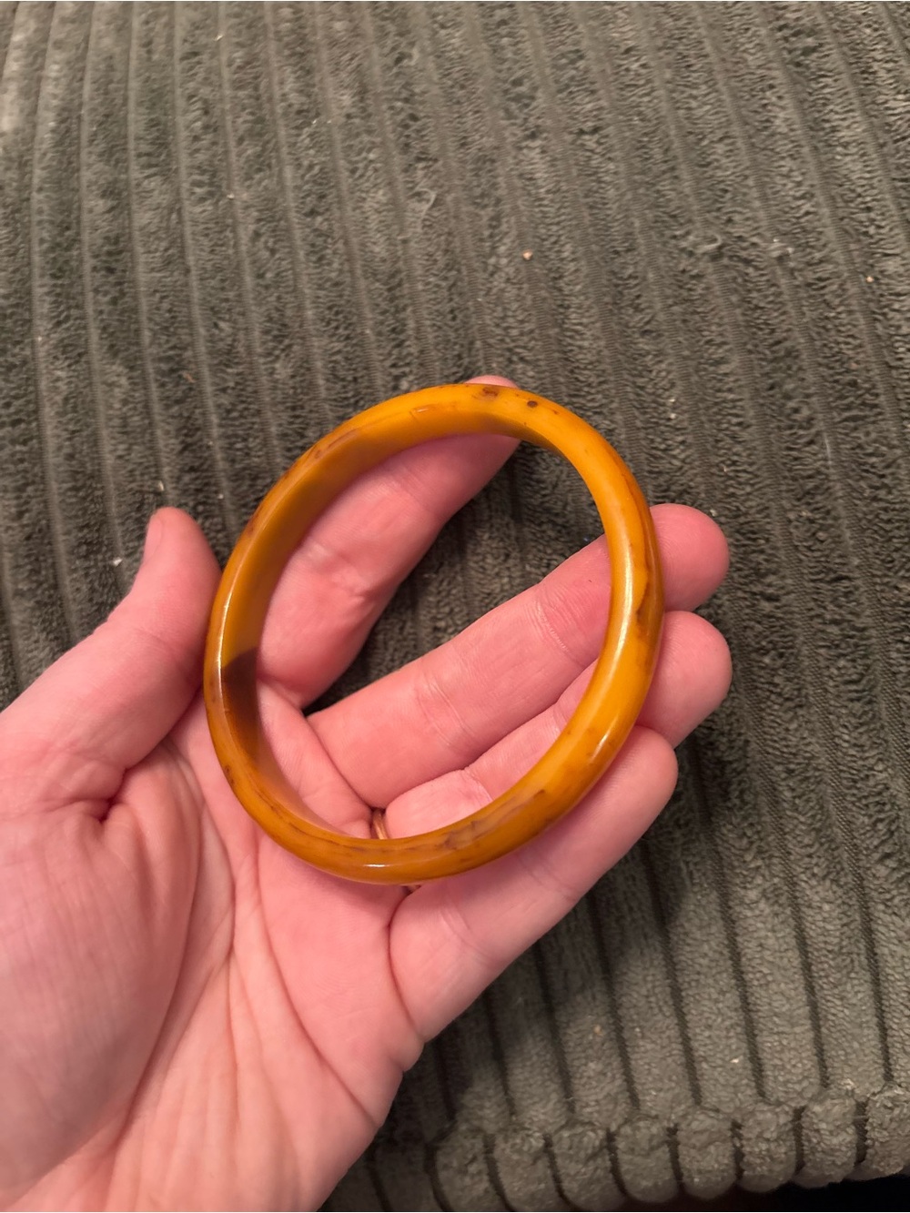 Vintage butterscotch Bakelite bangle bracelet